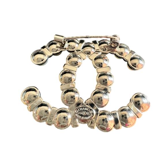 CHANEL Silver Pearl and Crystal Interlocking CC Brooch K23 (CCXX018) - Picture 3 of 4